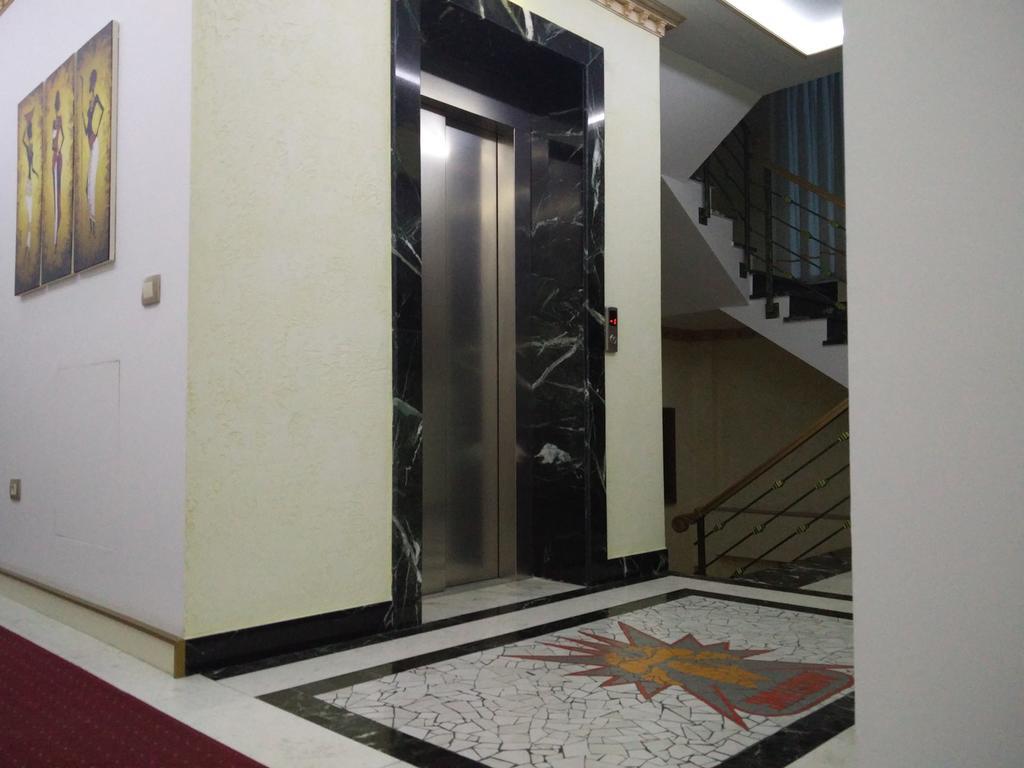 Vasqarr Hotel Mustang מראה חיצוני תמונה