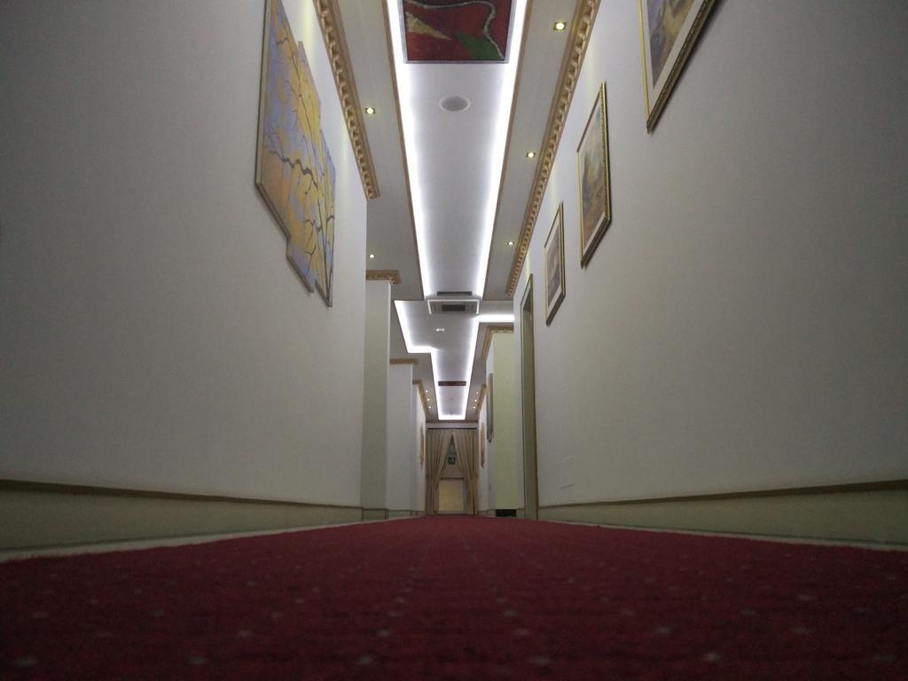 Vasqarr Hotel Mustang מראה חיצוני תמונה