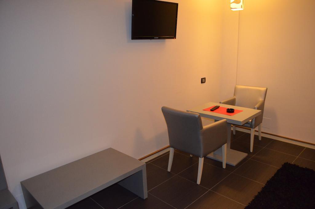 Vasqarr Hotel Mustang חדר תמונה